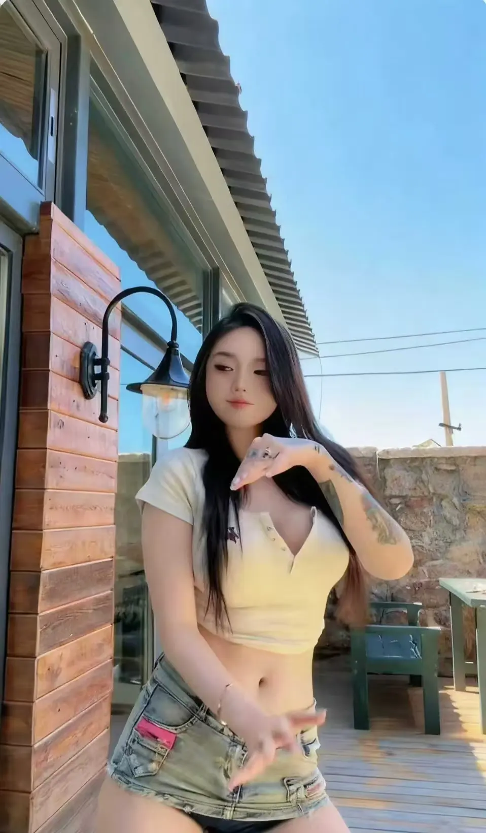 《Meena 成美男》高清全集免费在线观看-未删减中文版资源全面开放-网盘备份无广告抢先看完整版Meena成美男