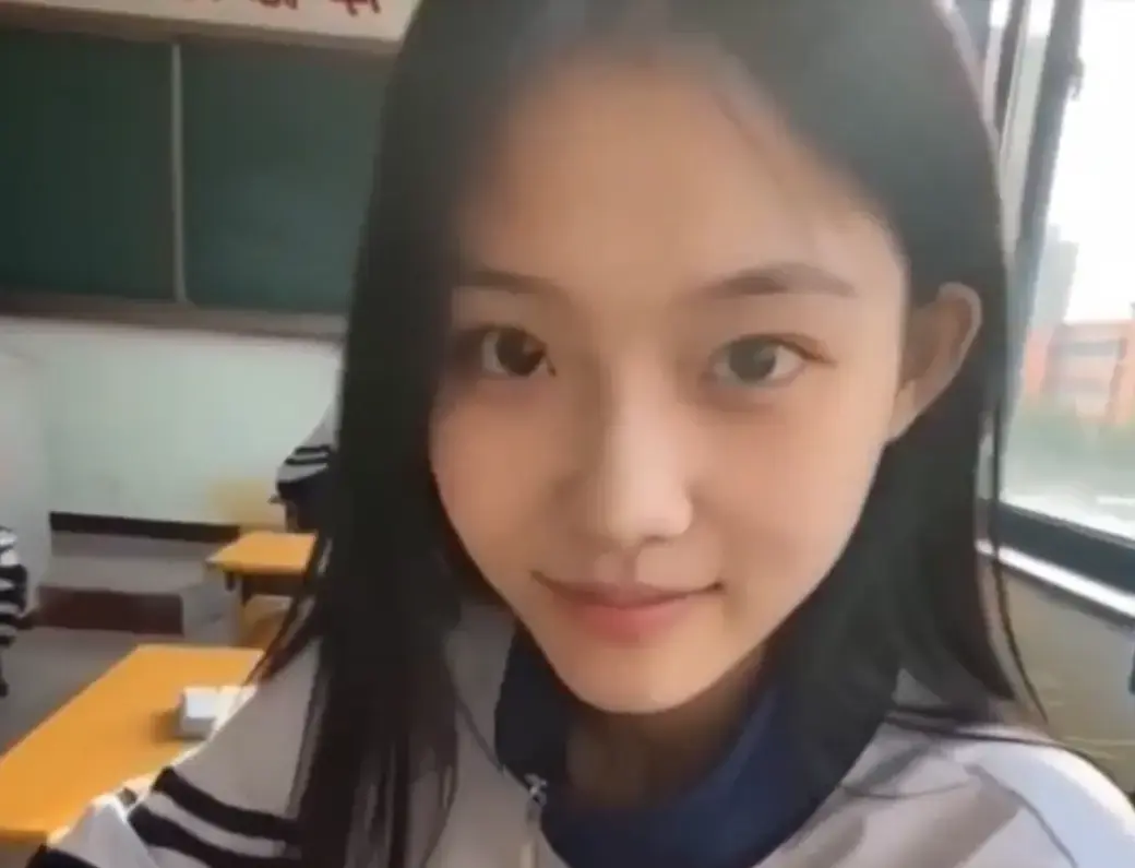 我的十八岁女友4K蓝光无删减在线观看 - 黄果AI短剧全集免费播放 - 我的十八岁女友高甜治愈结局太甜